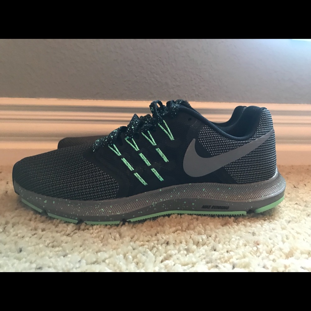 NIKE WOMENS RUNNING SHOE